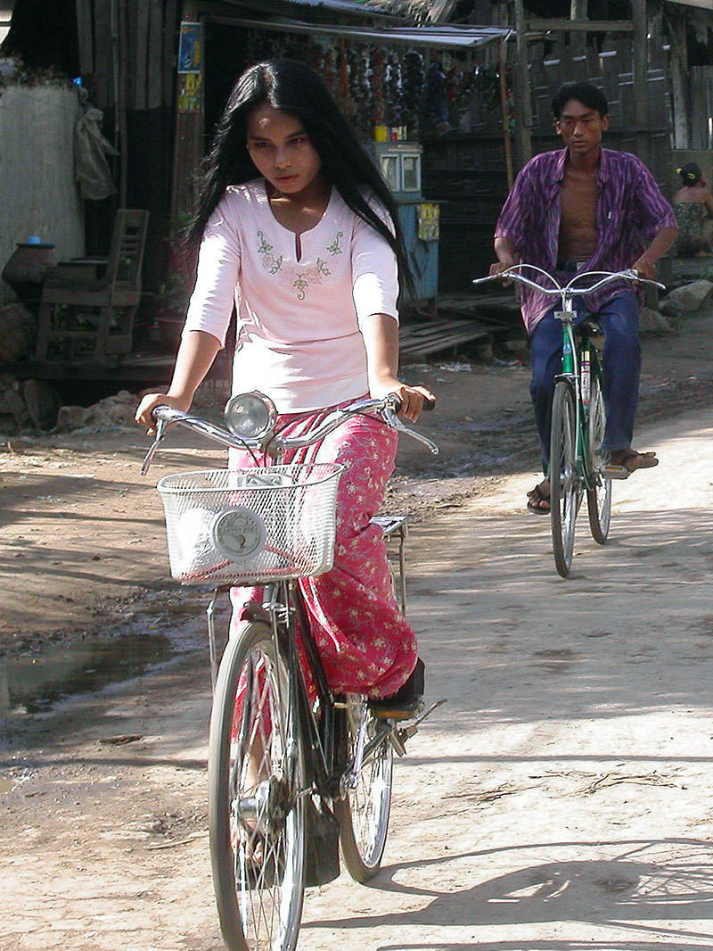myanmar/mandalay_girl_bike