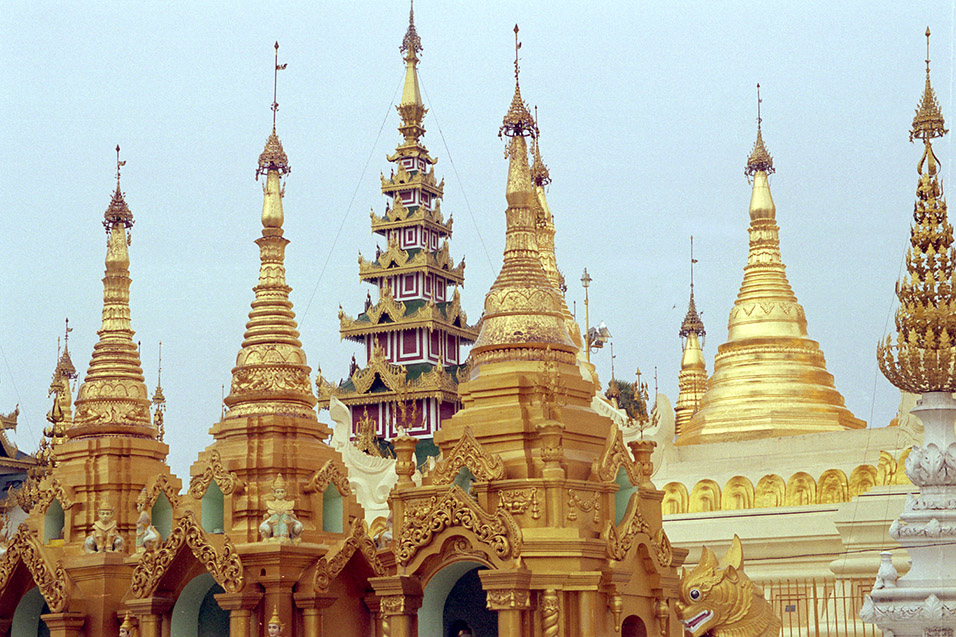 myanmar/yangon_shwedagon_pillars