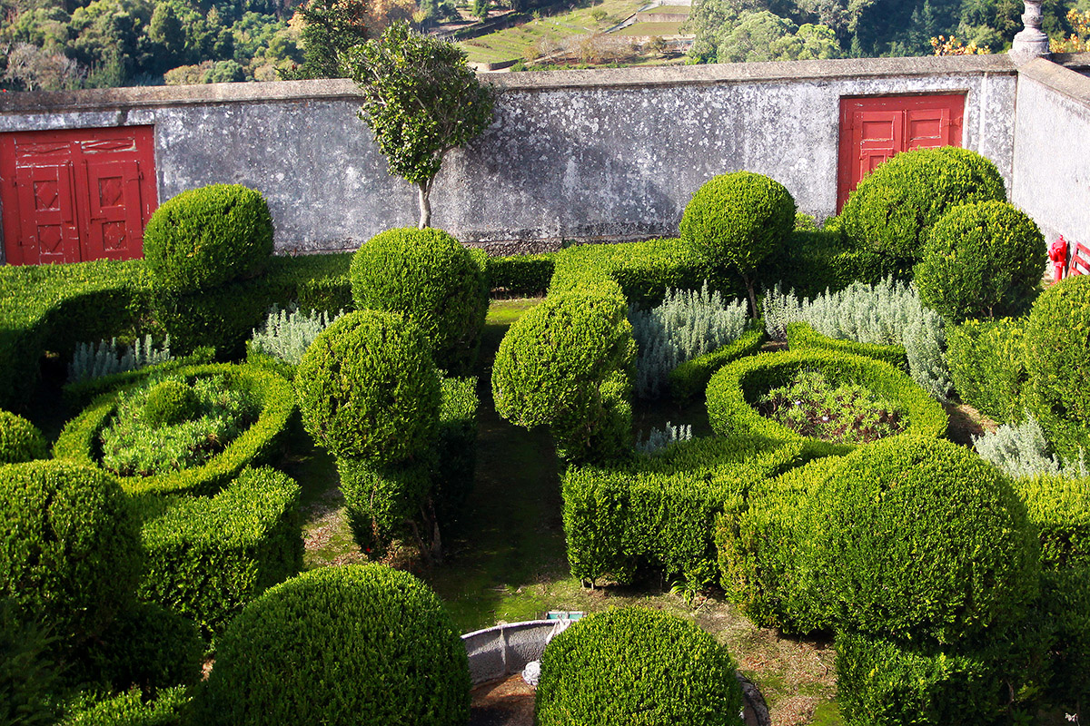 portugal/sintra_national_palace_garden