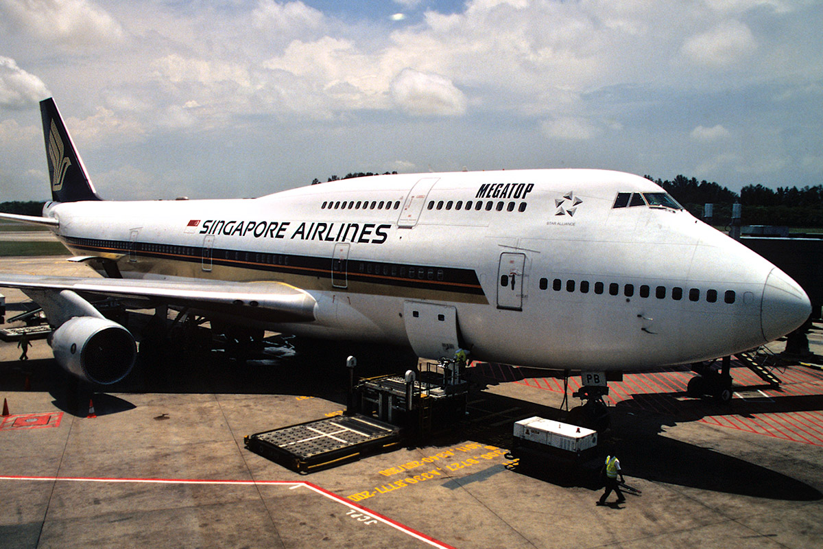 singapore/singapore_airlines_boeing_747-412_9V-SPB