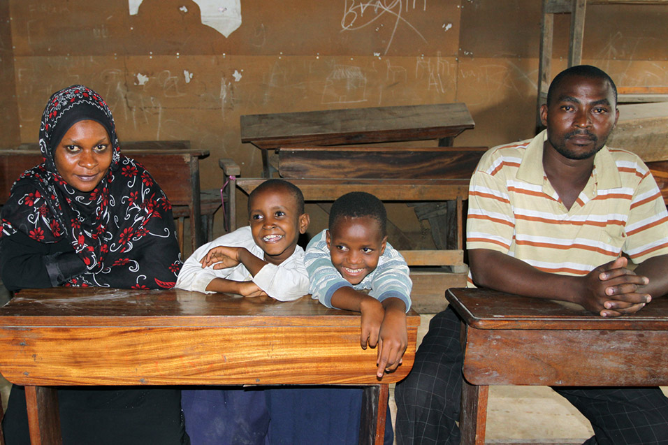tanzania/2010/dar_school_family