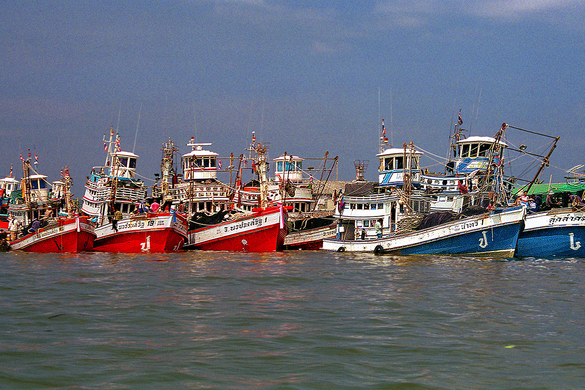 thailand/1999/krabi_fishing_boats