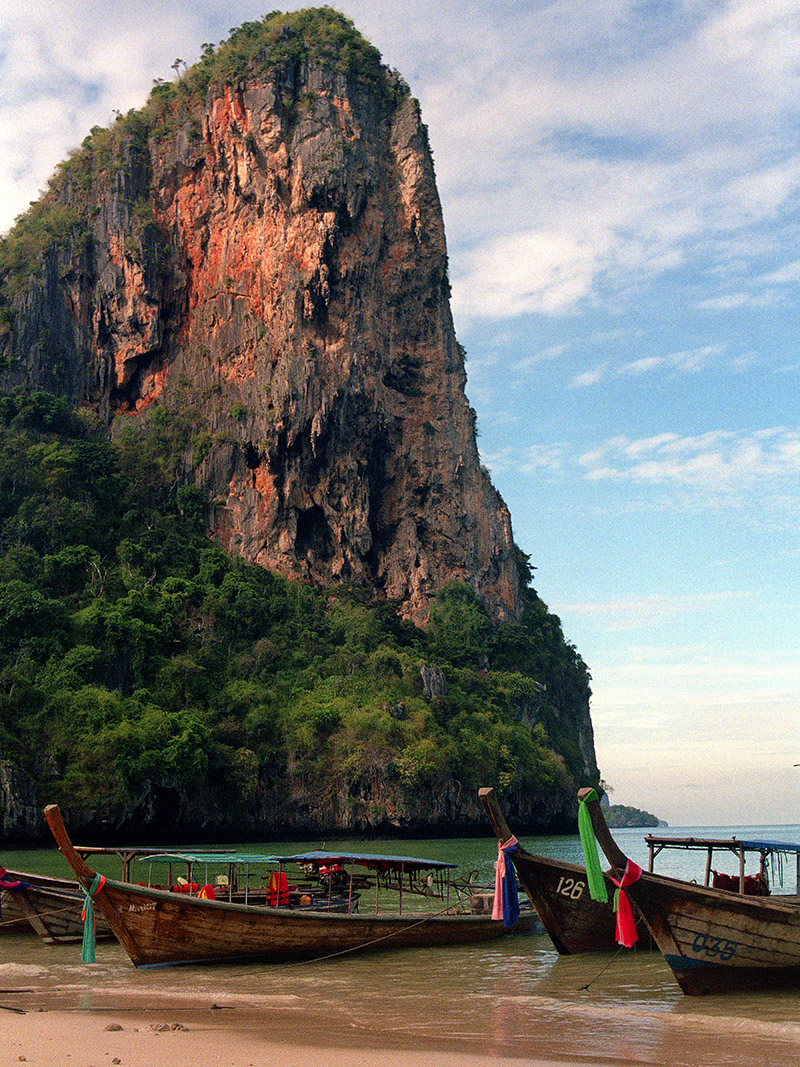 thailand/1999/krabi_mountain_boats_vertical