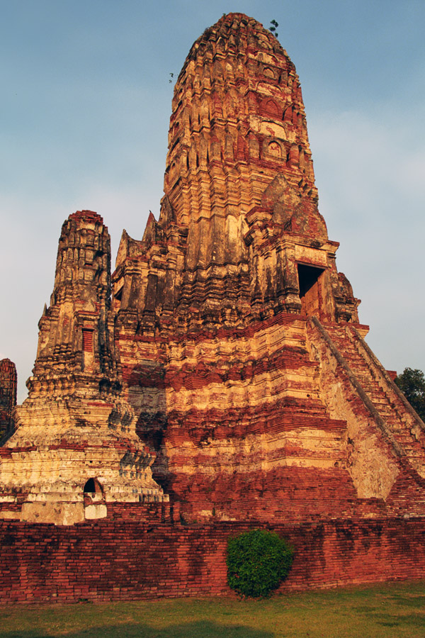 thailand/2004/ayutthaya_stupa_orange
