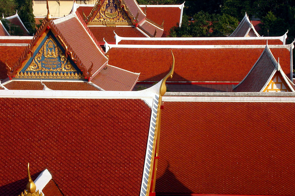thailand/2004/bangkok_roofs_2