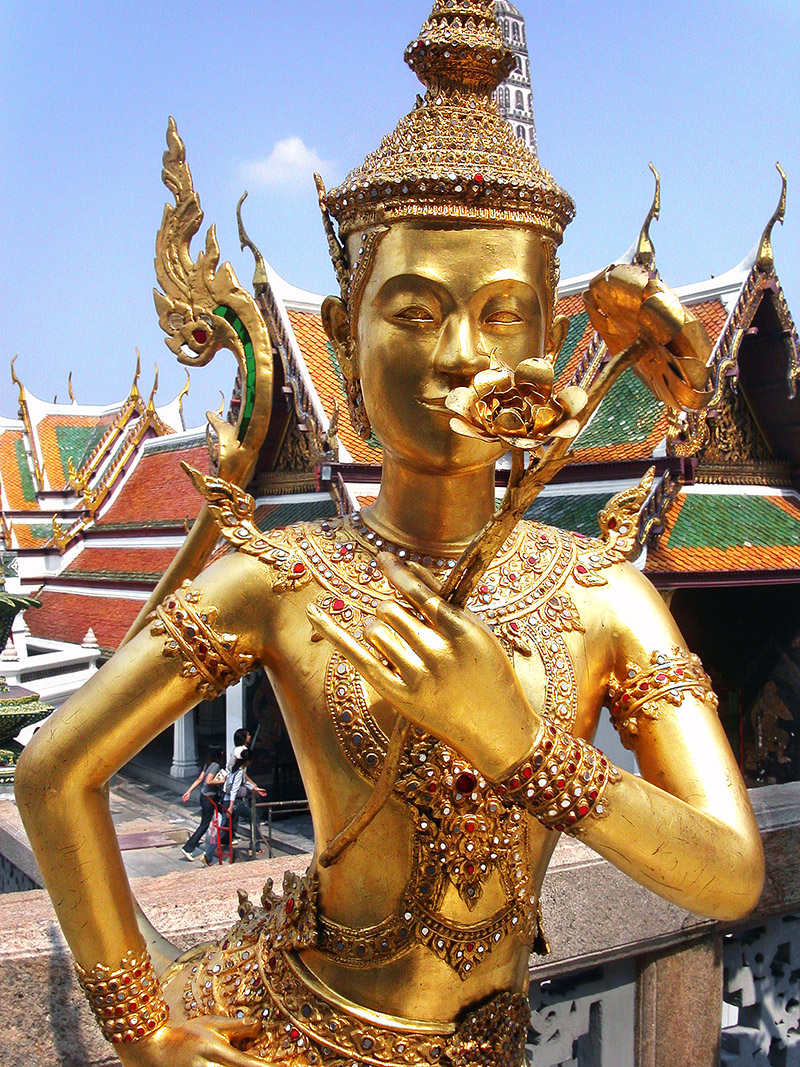 thailand/2004/bangkok_wat_phra_kaew_guardian