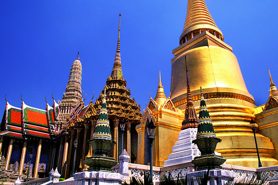 thailand/2004/bkk_grand_palace_stupas