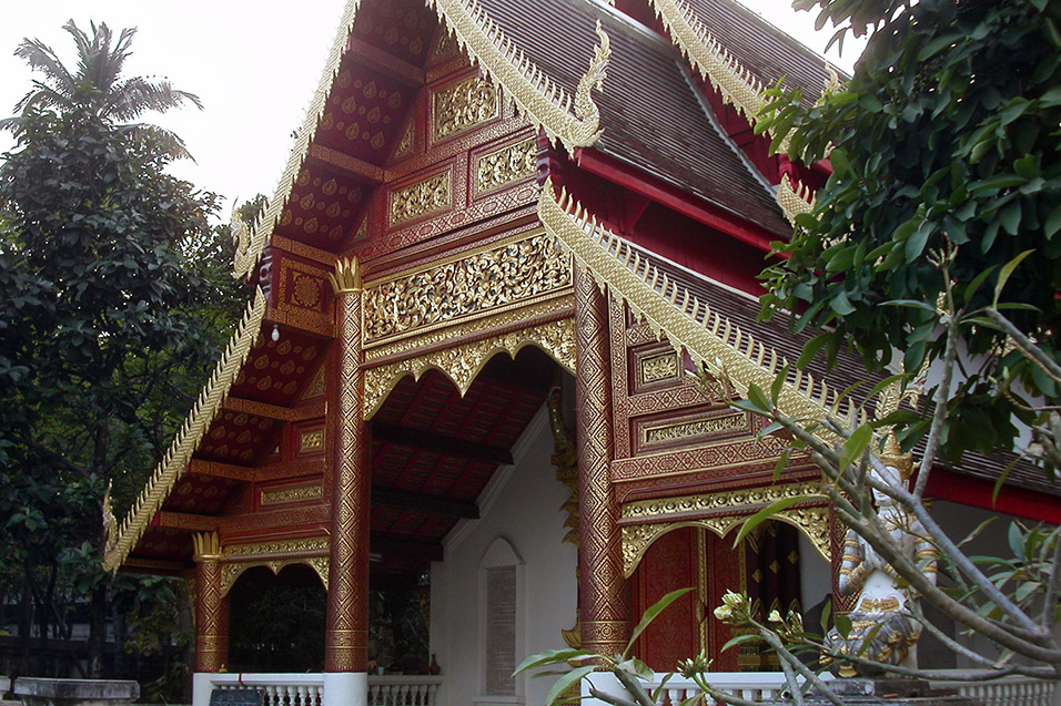 thailand/2004/chiang_mai_gold_red_wat