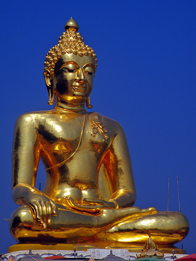 thailand/2004/chiang_saen_giant_buddha
