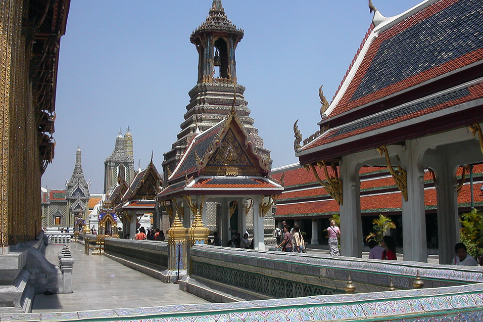 thailand/2004/grand_palace_walkway