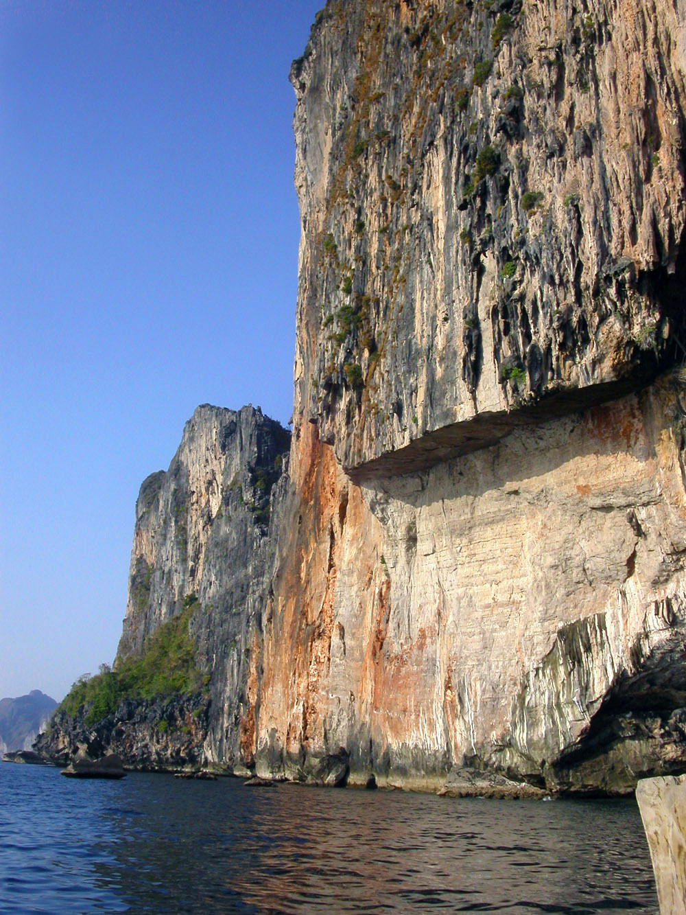 thailand/2004/ko_phi_phi_leh_cliffs