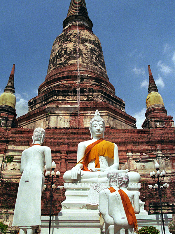 thailand/2004/sukhothai_white_buddhas_stupa