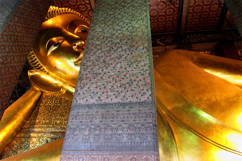 thailand/2010/bangkok_wat_pho_reclining_buddha_pillar