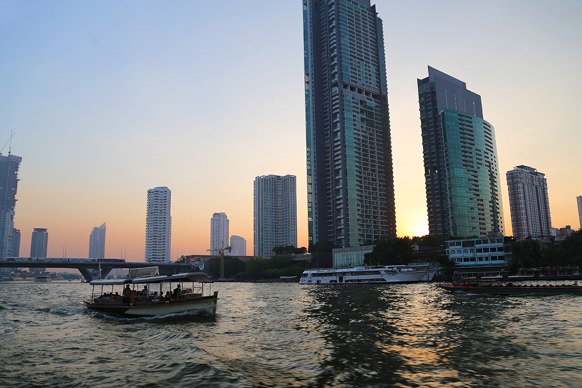 thailand/2017/bangkok_chao_phraya_sunset_boats