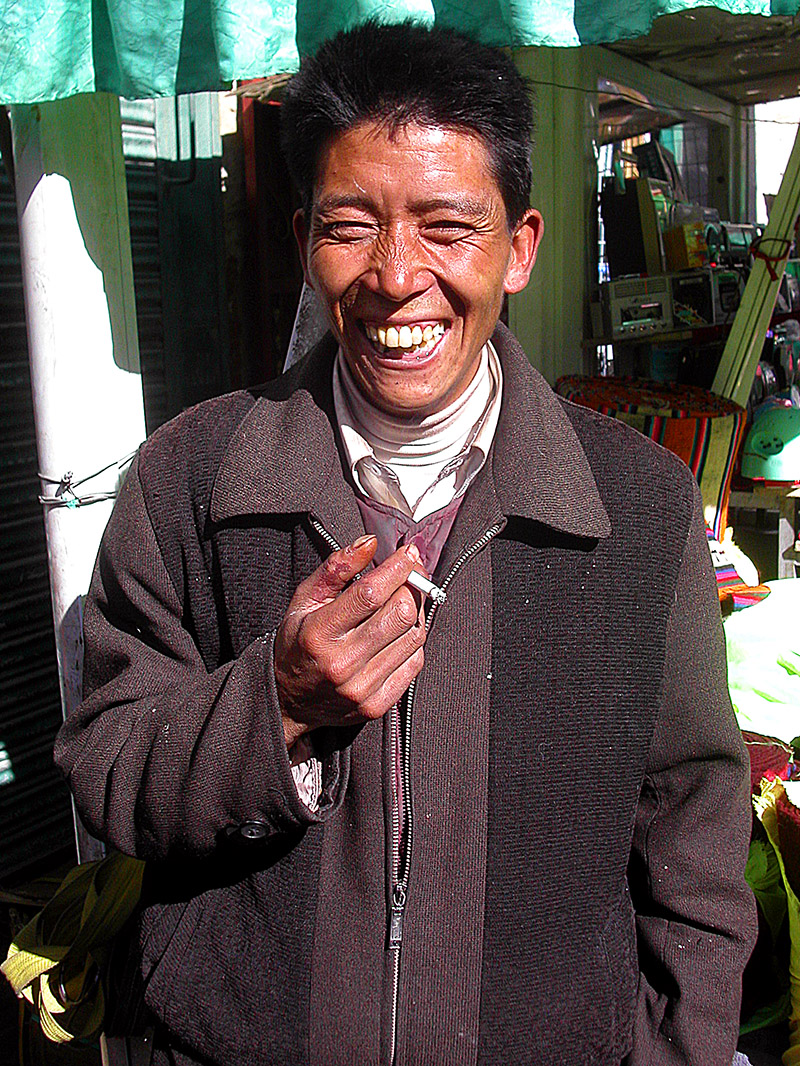 tibet/lhasa_man_smoking