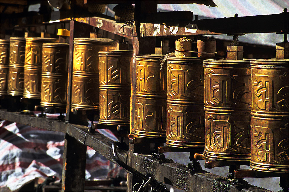 tibet/lhasa_prayer_wheels