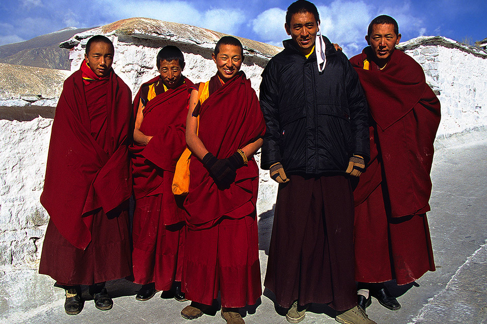 tibet/potala_monks