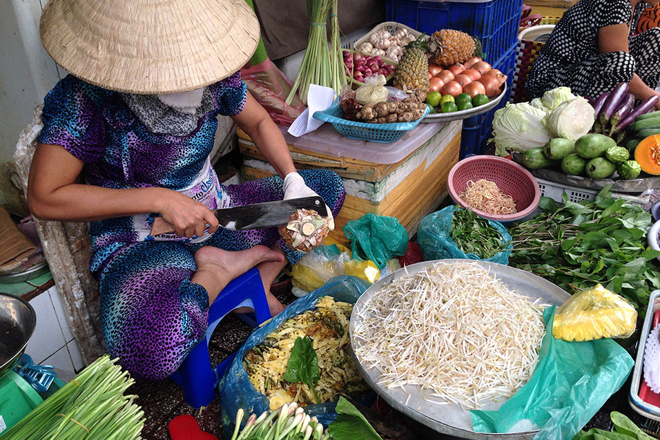 vietnam/2014/saigon_market_cutting