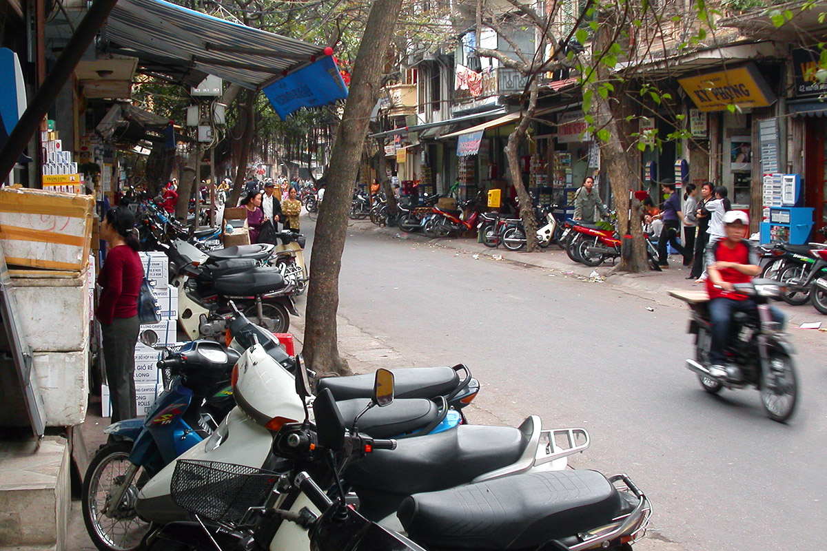 vietnam/hanoi_bikes_on_sidewalk