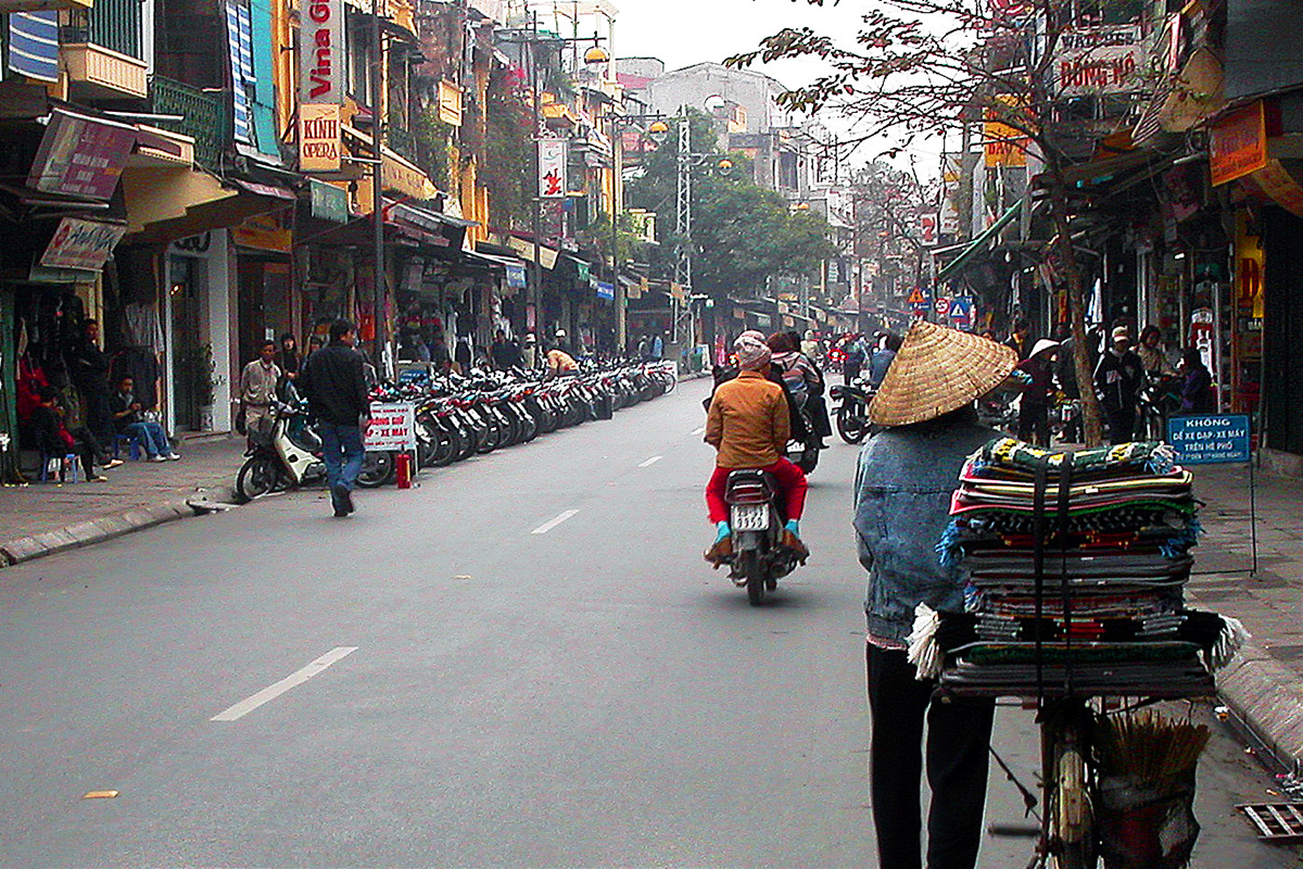 vietnam/hanoi_street_scene