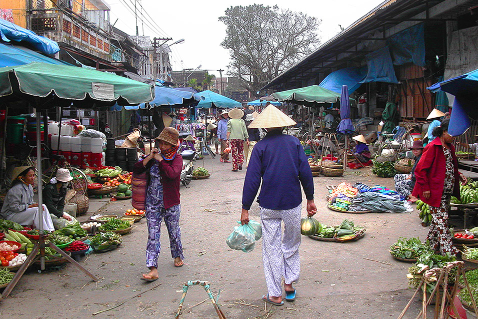 vietnam/hoi_an_market_path