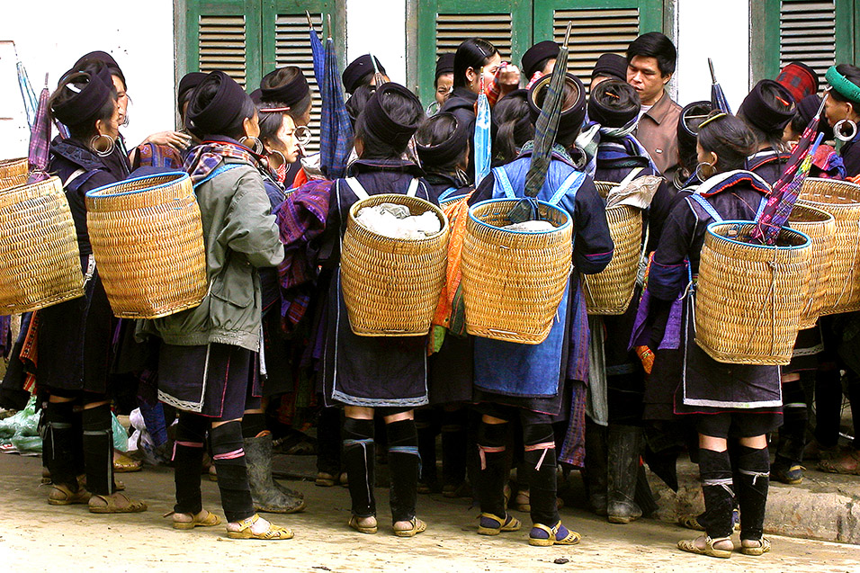 vietnam/sapa_black_hmong_baskets