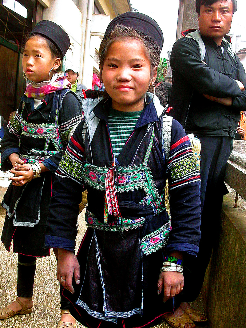 vietnam/sapa_black_hmong_girl