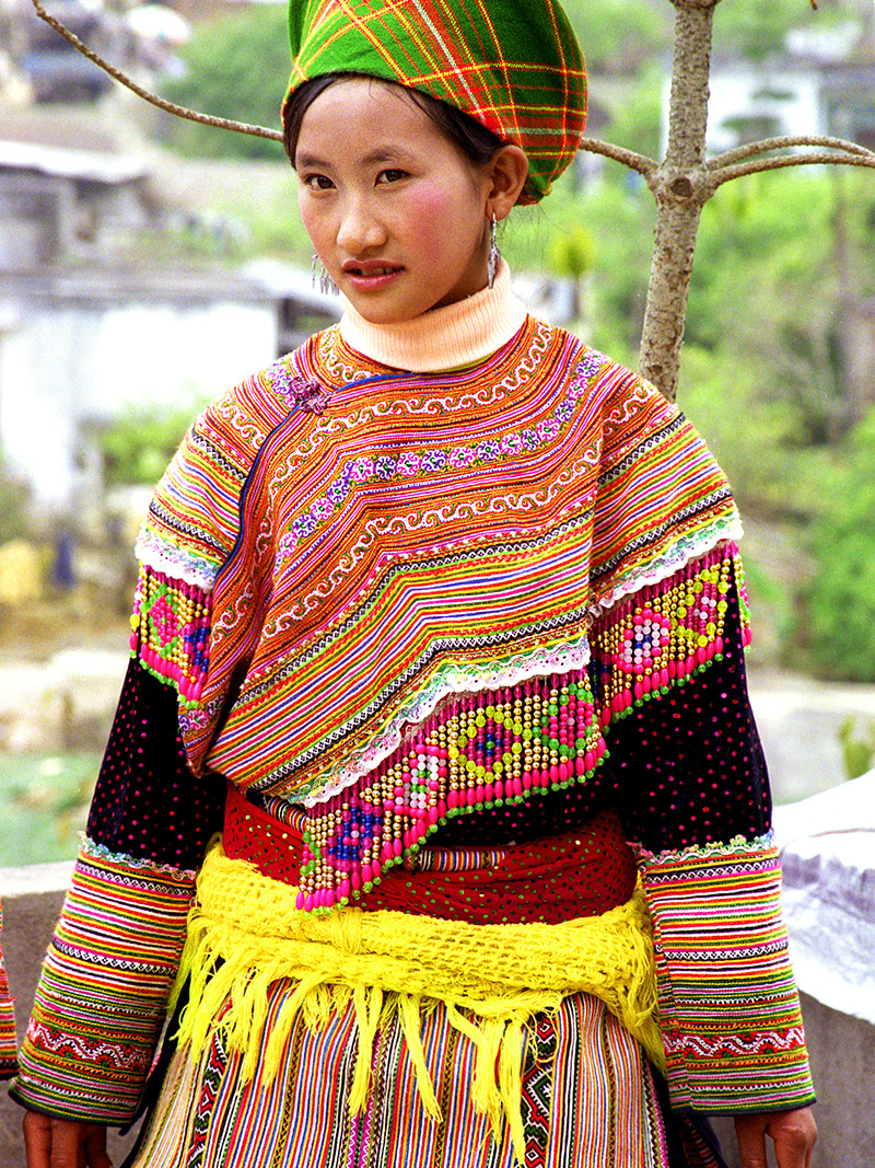 vietnam/sapa_flower_hmong_girl