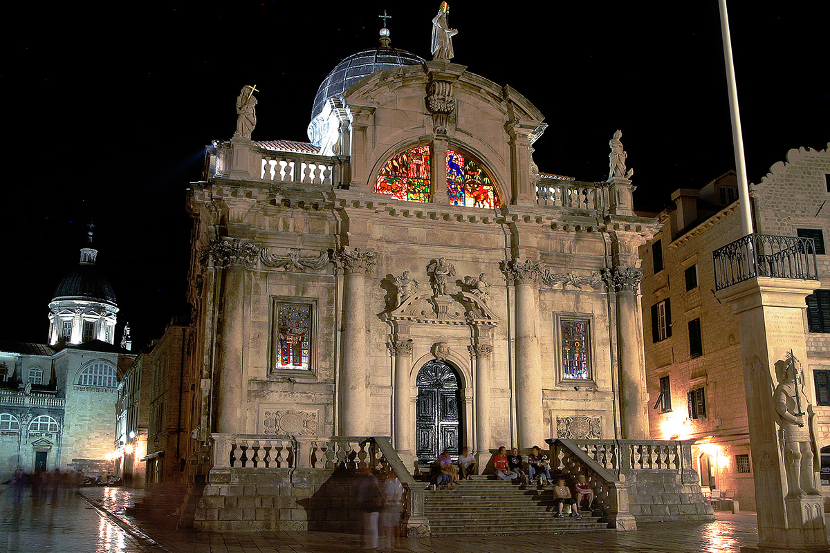 croatia/dubrovnik_church_night_steps